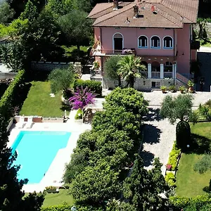 https://villa-lou.it-lombardy.com